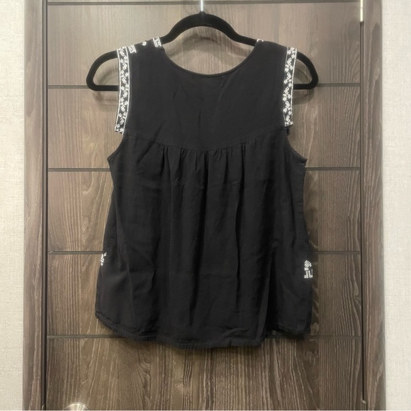 Buttons Embroidered Top - Picture 10 of 10